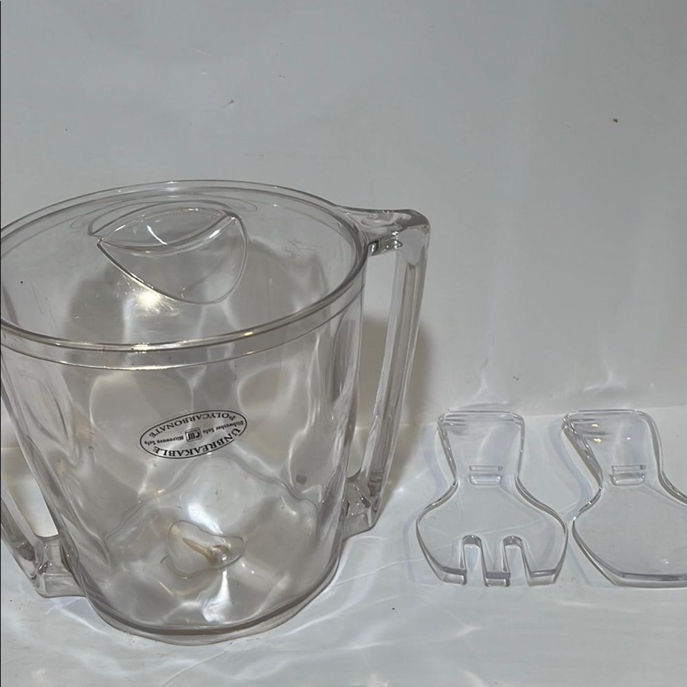 Clear Ice Bucket with Lid and two scoops